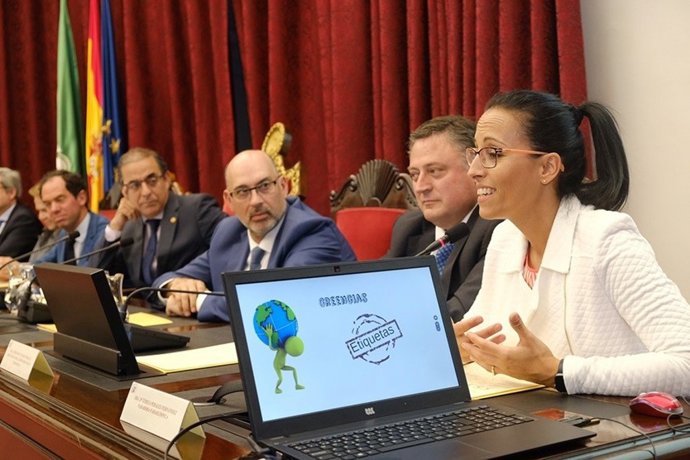 Sevilla.- La nadadora Teresa Perales participa en la jornada 'Transformación Digital y Sociedad' de la US