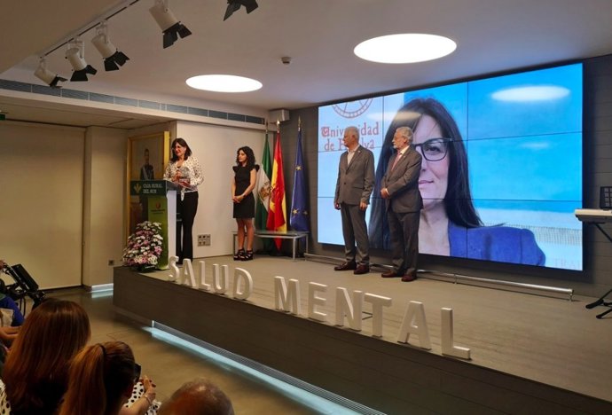 Huelva.- La UHU recibe la Insignia de Oro de Feafes-Andalucía por su labor en materia de salud mental