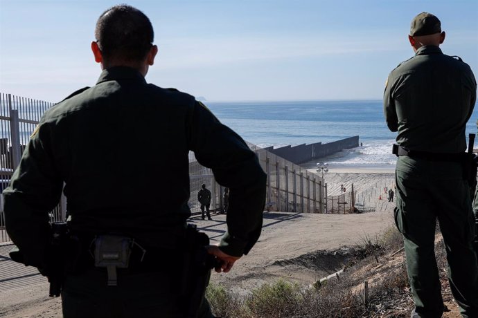 Agentes de EEUU en la frontera con México