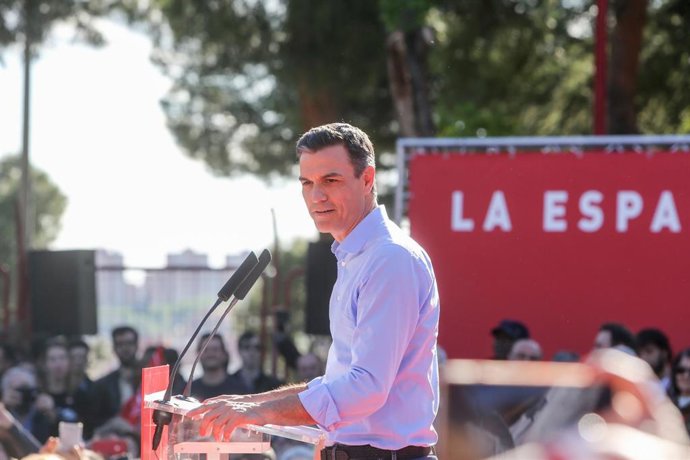 Acto del PSOE en el Auditorio Entrevías, Madrid