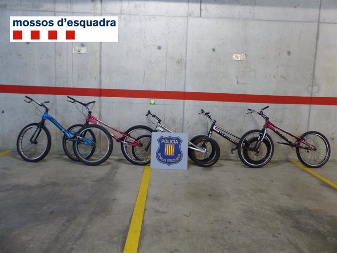 Successos.- Cinc menors identificats a Mataró (Barcelona) per robar sis bicicletes