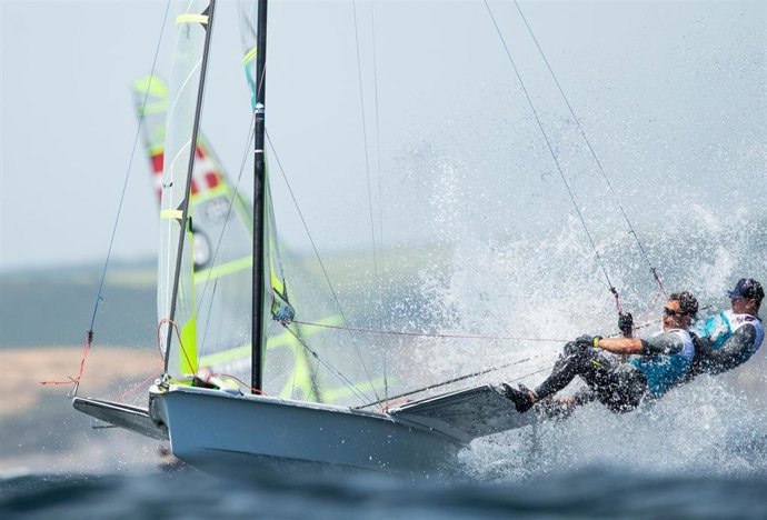 Vela.- Diego Botín e Iago López-Marra continúan liderando el Europeo de 49er