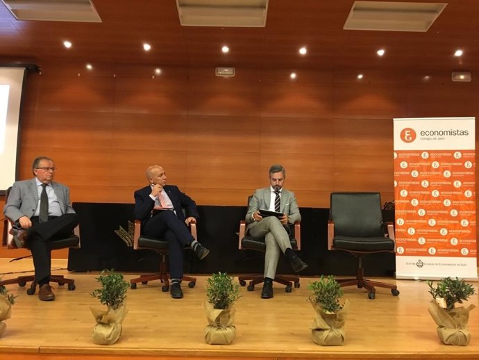 Bravo insta al sector oleícola a trasladar mejoras que reduzcan la burocracia y simplifiquen trámites en su actividad