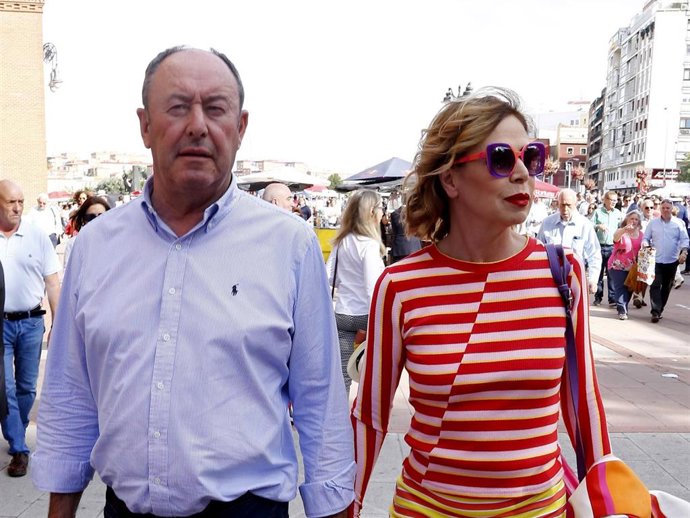 Agatha Ruiz de la Prada se deja ver muy enamorada de Luis Miguel en los toros