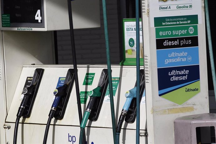 Economía/Energía.- El consumo de combustibles de automoción cae un 2,3% en marzo por el diésel