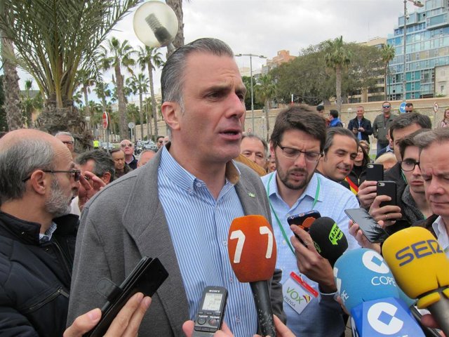 28A.-Ortega Smith cree que la "estigmatización" de Vox "está fracasando" porque "cuanto más nos insultan, más llenamos"