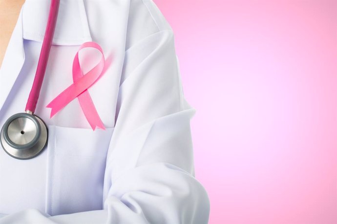 Experto destaca el papel de los cardiólogos y nutricionistas en el tratamiento multidisciplinar del cáncer de mama