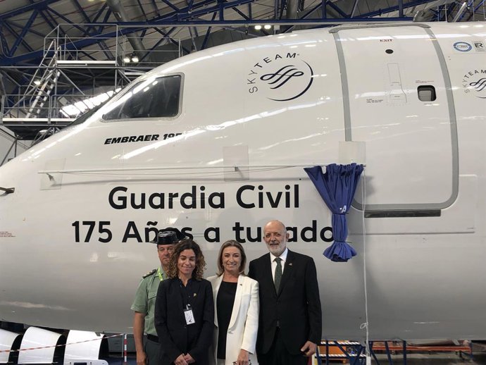 Air Europa presenta un avión que rinde homenaje a los 175 años de la Guardia Civil