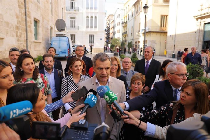 Cantó señala que serán "muy combativos" desde el primer día frente a un PP "sonado" y un tripartito "nefasto"