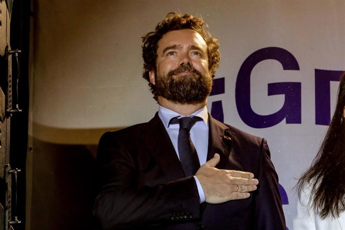 26M.- Vox reprocha al PP que les tachen de extrema derecha y avisa que "están destinados a entenderse"