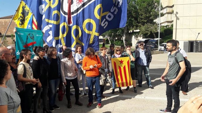 El concejal de la CUP de Lleida dice que la decisión de mantener lazos en el Ayuntamiento fue colectiva