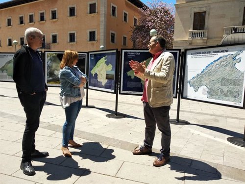 La exposición 'La Serra de Tramuntana des del firmament' se expone en el parque del Mar de Palma hasta finales de mayo