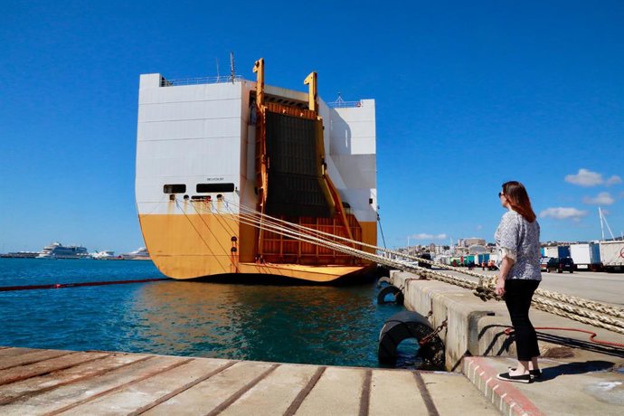 Armengol: "Les actuacions de remolc i extinció de l'incendi del 'Gran Europa' han estat un xit"