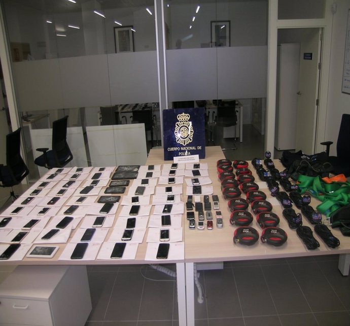 Sevilla.-Sucesos.-Detenido en la capital un hombre acusado de comprar teléfonos móviles robados para traficar con ellos