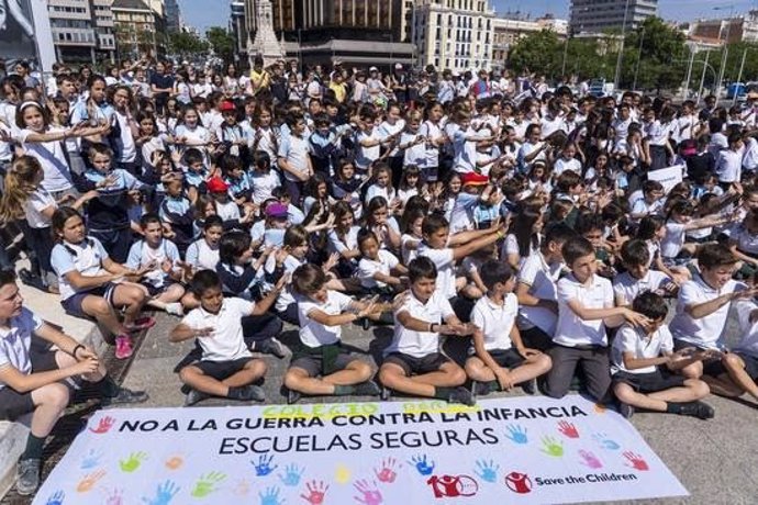 Más de 10.000 niños se movilizan en España para pedir que la infancia no sea un objetivo de guerra