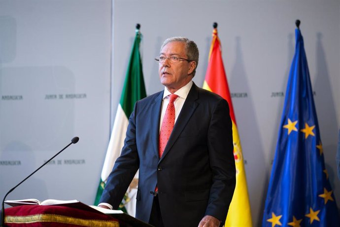 El presidente de la Junta, Juanma Moreno, preside la toma de posesión del nuevo Gobierno andaluz. En el Palacio de San Telmo.