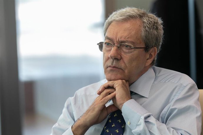 Economía.- Velasco quiere "más dinero" para investigación y no cree que la bajada fiscal lastre los servicios esenciales