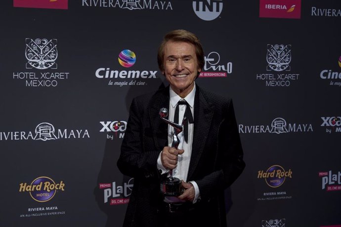 Raphael recibe el premio Platino de Honor en la VI Edición de los Premios Platinos