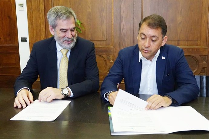 Santa Cruz de Tenerife y Cepsa firman un convenio de actividades medioambientales que beneficiarán a 6.000 personas