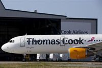 Thomas Cook recibe "múltiples ofertas" por su negocio aéreo y considerará todas las opciones