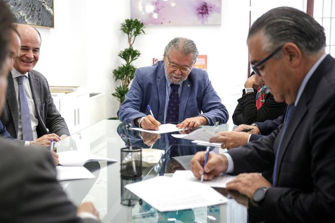 EL AYUNTAMIENTO  FIRMA UNA OPERACIÓN DE CRÉDITO VINCULADA A LA REDUCCIÓN DE DEUDA