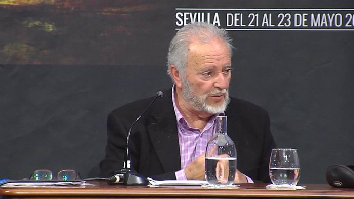 El exsecretario general de IU Julio Anguita, durante una conferencia en Sevilla