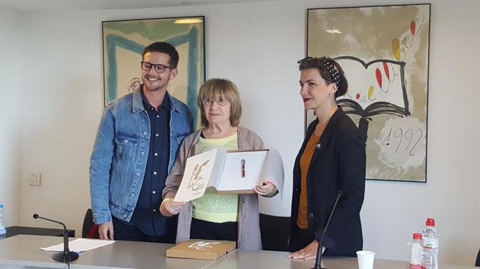 Antnia Vicens rep el XIX premi Jaume Fuster en l'Ateneu Barcelons