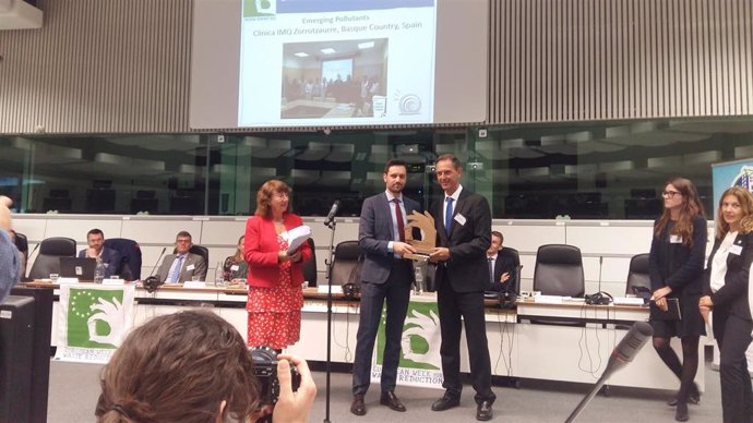 Un estudio desarrollado en Euskadi sobre contaminantes emergentes en la sanidad, premiado en Europa