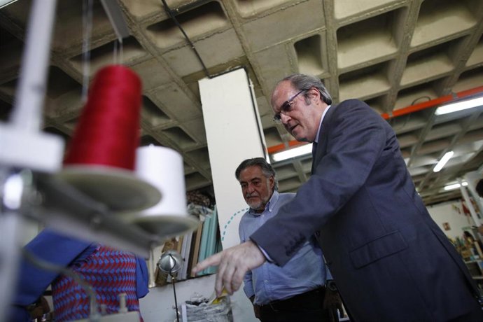 Los candidatos del PSOE a la Alcaldía y Presidencia de la Comunidad de Madrid visitan el polo cultural del Polígono ISO-Carabanchel
