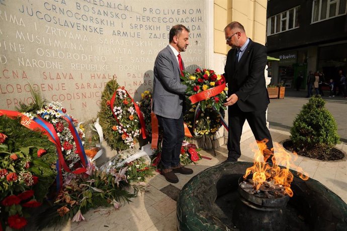 Bosch encabeza en Sarajevo una ofrenda en la Llama Eterna y en memoria de Jordi Pujol Puente