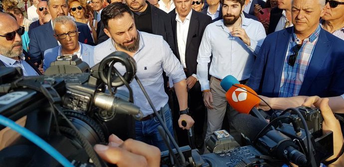26M.- Abascal dice estar "extraordinariamente" preocupado porque los líderes socialistas llamen héroe a Josu Ternera