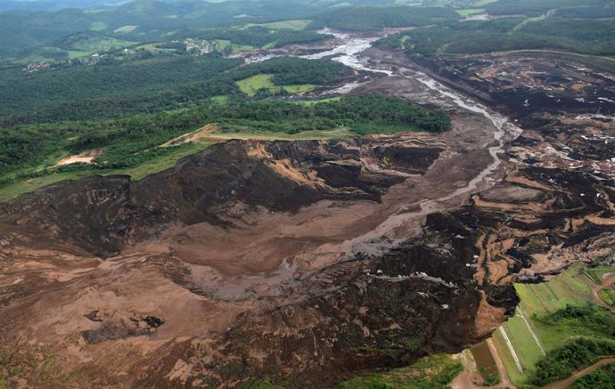 Brasil.- La minería Vale declara el nivel máximo de alerta por el riesgo de colapso de una presa minera