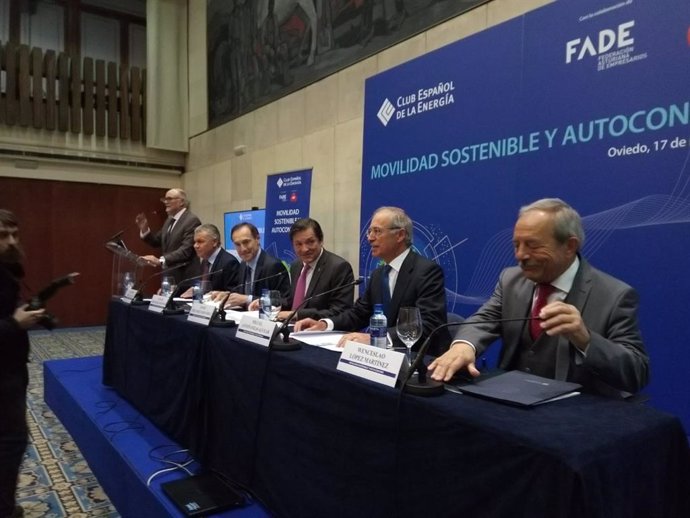 Javier Fernández asume la necesidad del proceso de descarbonización, pero reclama tiempo