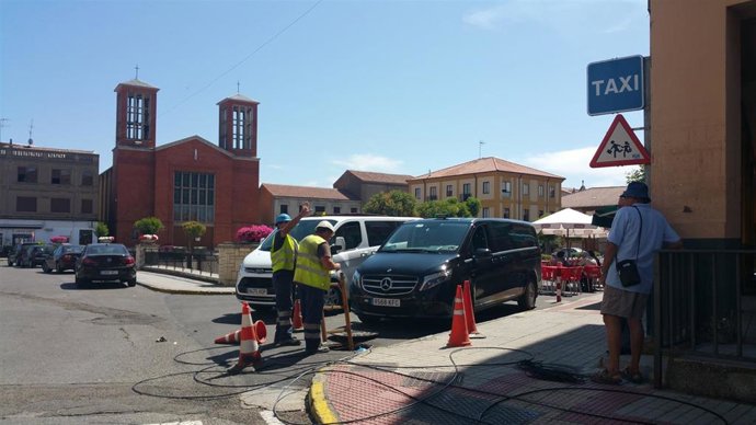 León.- Instalación de fibra en Veguellina