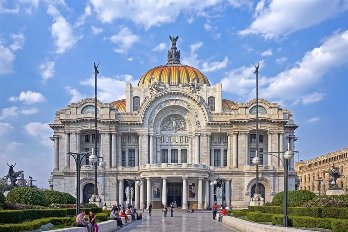 Estallan las críticas en Ciudad de México ante la celebración de un evento evangélico en el Palacio de Bellas Artes