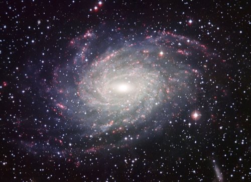 Un impactador oscuro causa estragos en un confín de nuestra galaxia