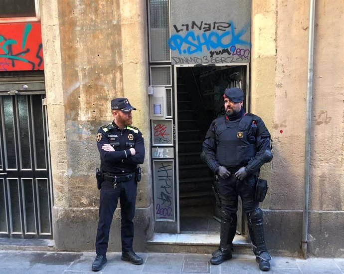 Successos.- Detingut per agressió sexual a una menor a Barcelona i tenir un narcopiso