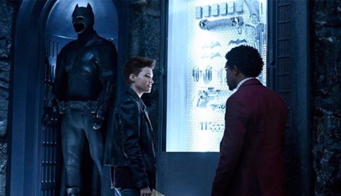 Tráiler de Batwoman: Ruby Rose se conjura para proteger Gotham... Ante el traje vacío de Batman