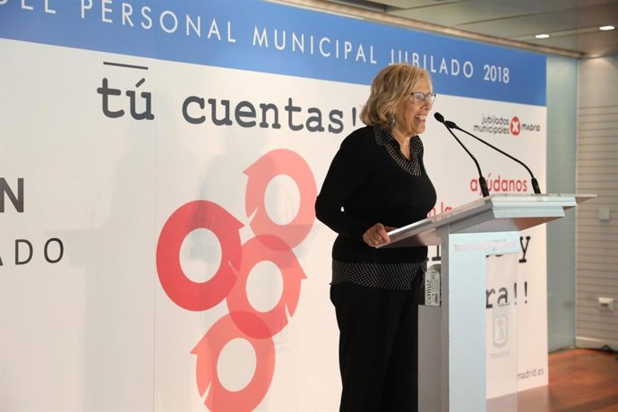 Carmena lucha contra el "viejismo", llama a disfrutar de la libertad de la jubilación, que supone "un adiós y un hola"
