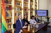 El Gobierno da instrucciones para facilitar los trámites a las familias LGTBI del Servicio Exterior