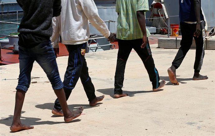 Libia.- Evacuados otros 350 migrantes de un centro de detención en Tripoli a causa de los combates en Libia