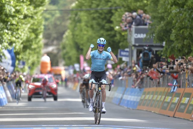 Pello Bilbao gana en el Giro