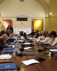 Estudiantes afirman que Junta les expuso que sopesa "eliminar" bonificación de tasas y "transformarla en becas y ayudas"