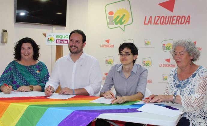 Almería.-26M.-IU, Equo y Tú Decides firman con 'Almería con orgullo' la defensa de las libertades afectivo sexuales