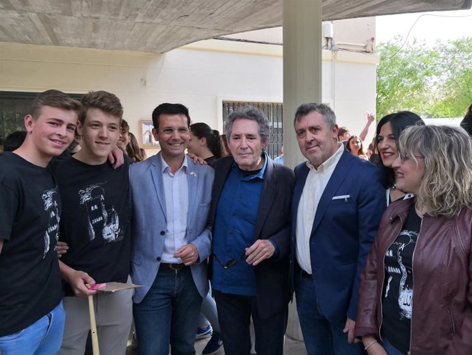 Granada.- Miguel Ríos apadrina un proyecto para sacar a la calle la acción creativa del instituto Albayzín