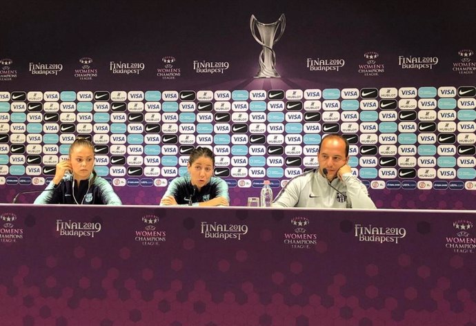 El entrenador del FC Barcelona Femenino, Lluís Cortés, durante una rueda de prensa.