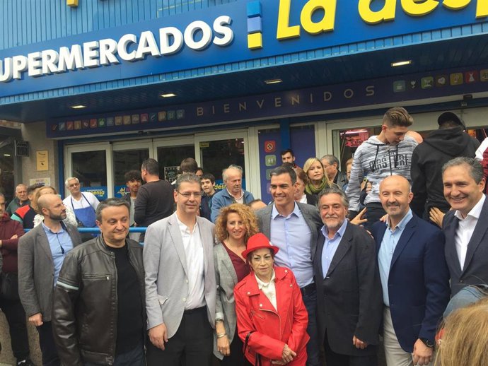 26M.- Pepu Hernández Juega La Baza Del 'Efecto Sánchez' Y Se Da Un Baño De Masas En Latina Junto Al Presidente