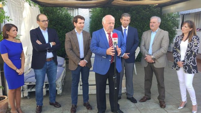 Córdoba.- El consejero de Salud realiza una visita institucional a la casa hogar de Faisem en Cabra