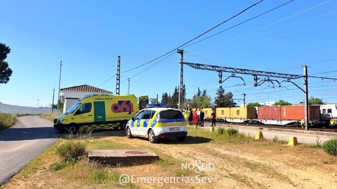 Sevilla.-Sucesos.-AMPL.- Herido un trabajador de Adif tras manipular vagones en la estación de La Salud de Bellavista