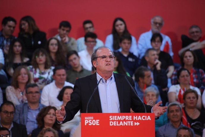 Mitin del PSOE en el Pabellón Multiusos Espartales de Alcalá de Henares en Madrid